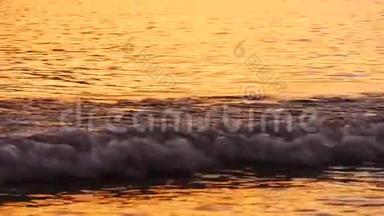 日落前海水中的波<strong>浪纹</strong>理。